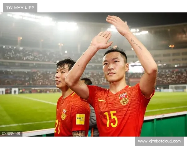 谢场时的默默泪水,居勒尔承载着无奈与坚韧的背影 谢场时的默默泪水,居勒尔承载着无奈与坚韧的背影